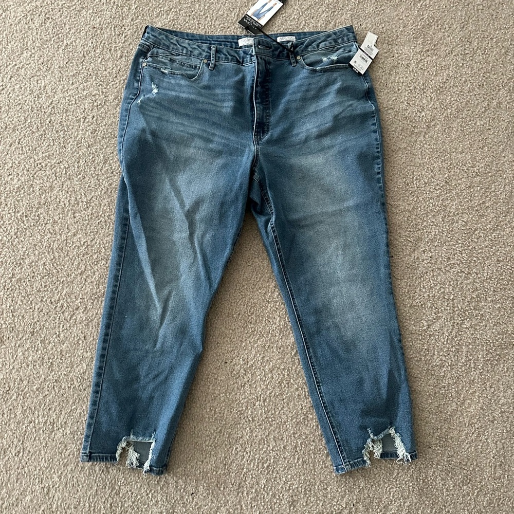 Sofia Vergara Super Hi Rise Curvy Girlfriend Jeans